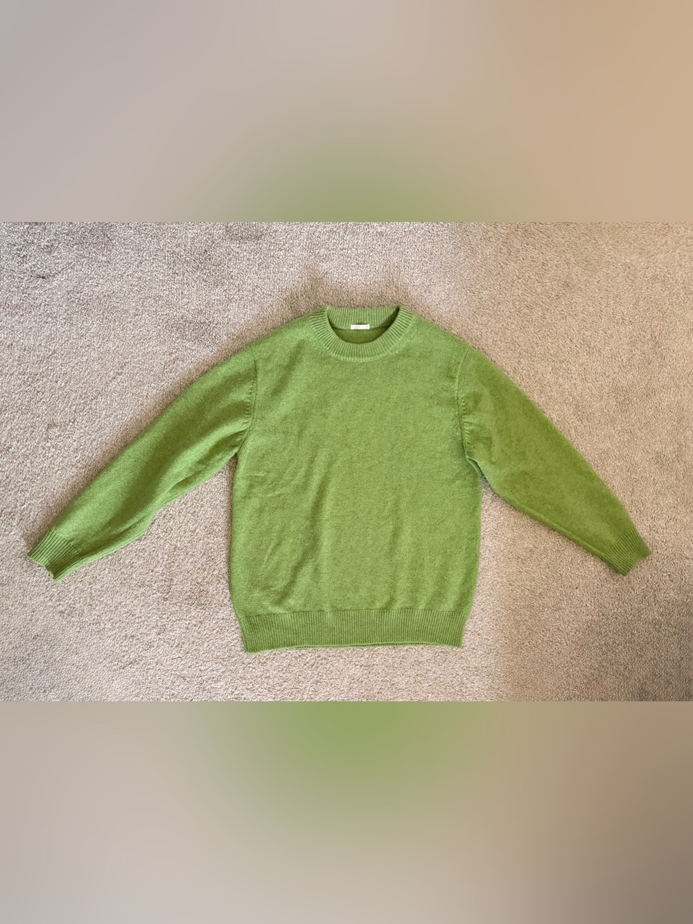 GU Wool Blend Apple Green Crewneck Knit Unisex Sweater Men’s M or Women’s Small